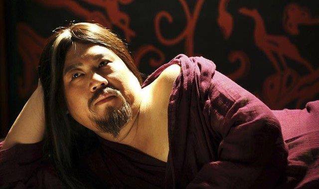 这扮相带给我的冲击力,不亚于当年如花的回眸一笑.