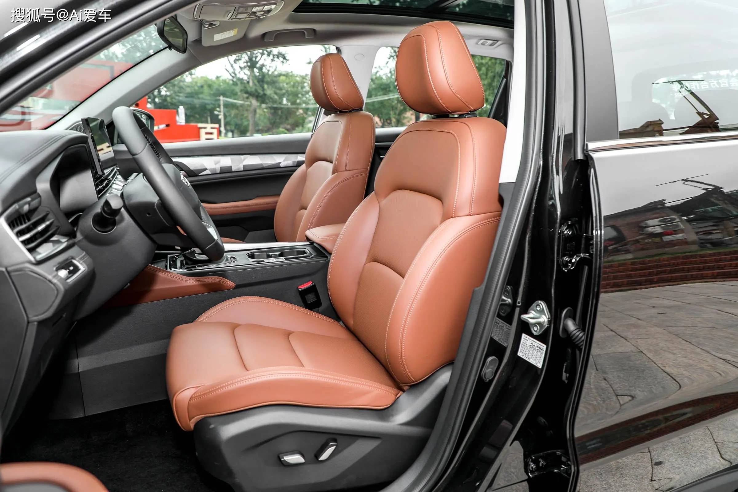 4t 6at大空间自主suv,油耗6.8l,实拍吉利远景x6_搜狐汽车_搜狐网