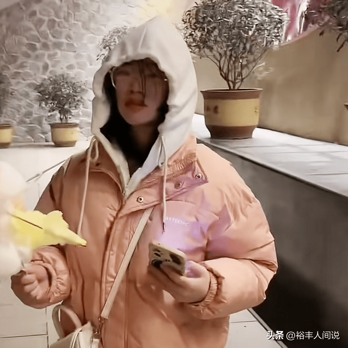 17岁网红"小琳"喝百草枯去世,生前曾被妈妈逼婚网暴_小林_母亲_因为