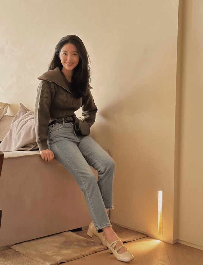 她的穿搭简约又气质,太好借鉴_牛仔裤_女性_黑色