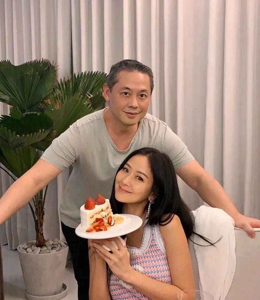 孙芸芸被曝澳洲买豪宅当陪读妈妈,贾静雯却曾同意梧桐妹当明星_孩子