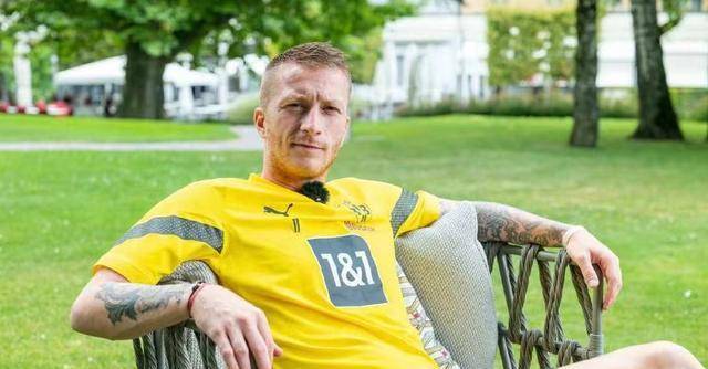 欧冠枯坐90分钟,联赛任意球建功,即将34岁的罗伊斯会留在多特?