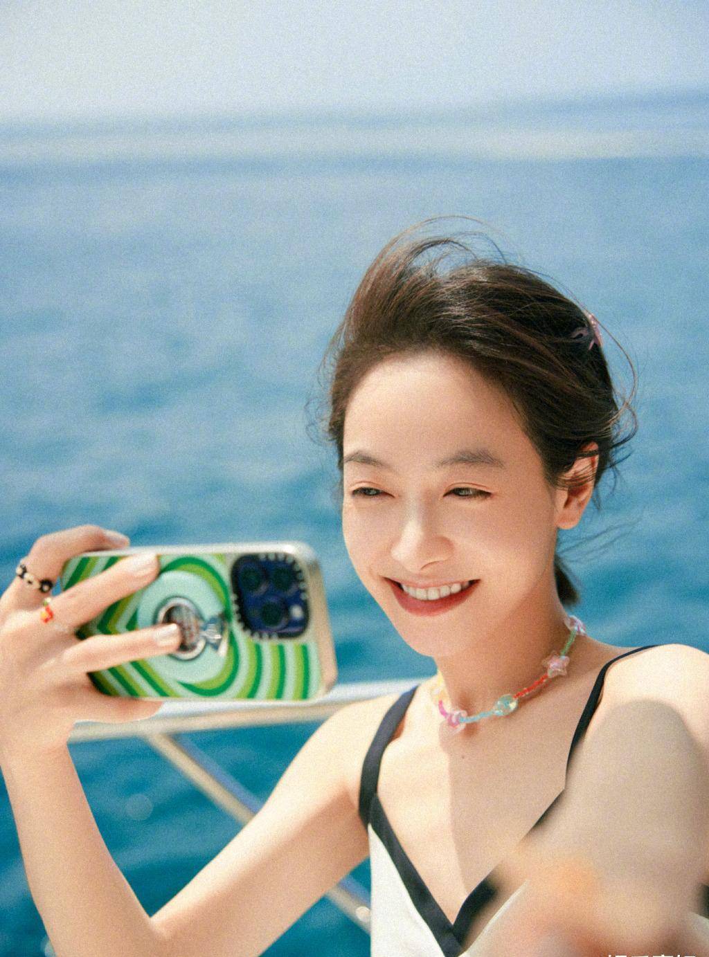 宋茜泰国泳装随拍,有海,有风,有阳光,有美女,夏日清爽感满满_好身材