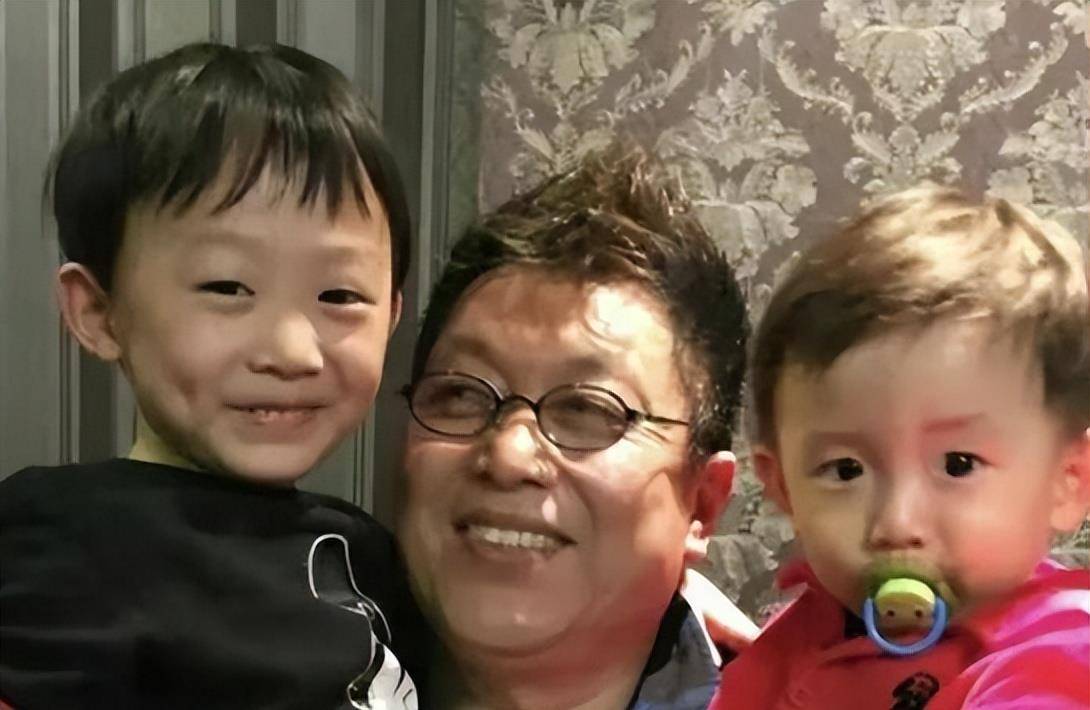 再看小香玉,王为念的各自境遇,夫妻差距一目了然_事业_儿子_父母