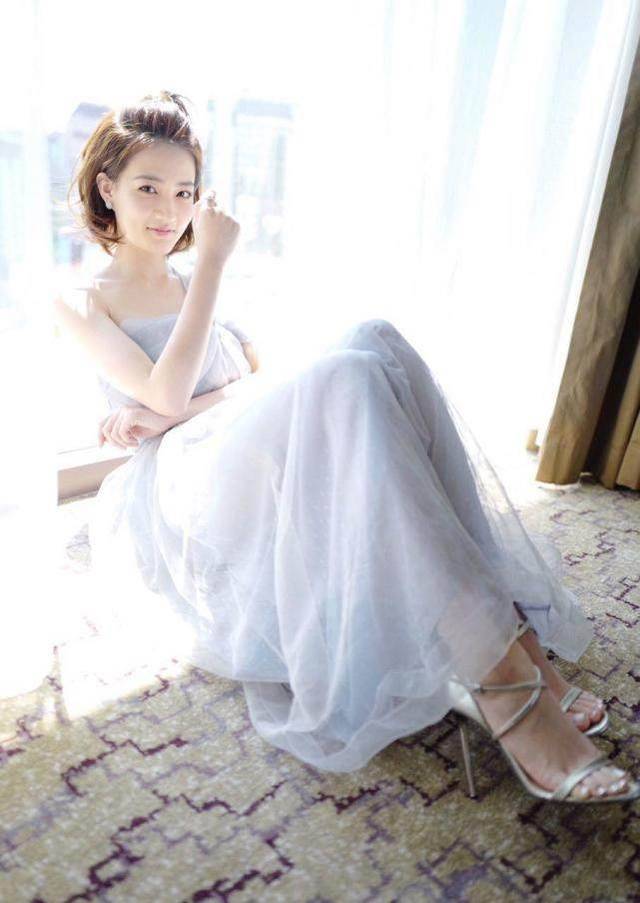 徐璐的新裙子又美了,网友短发和古力娜扎一样好看!_造型_穿着_样子