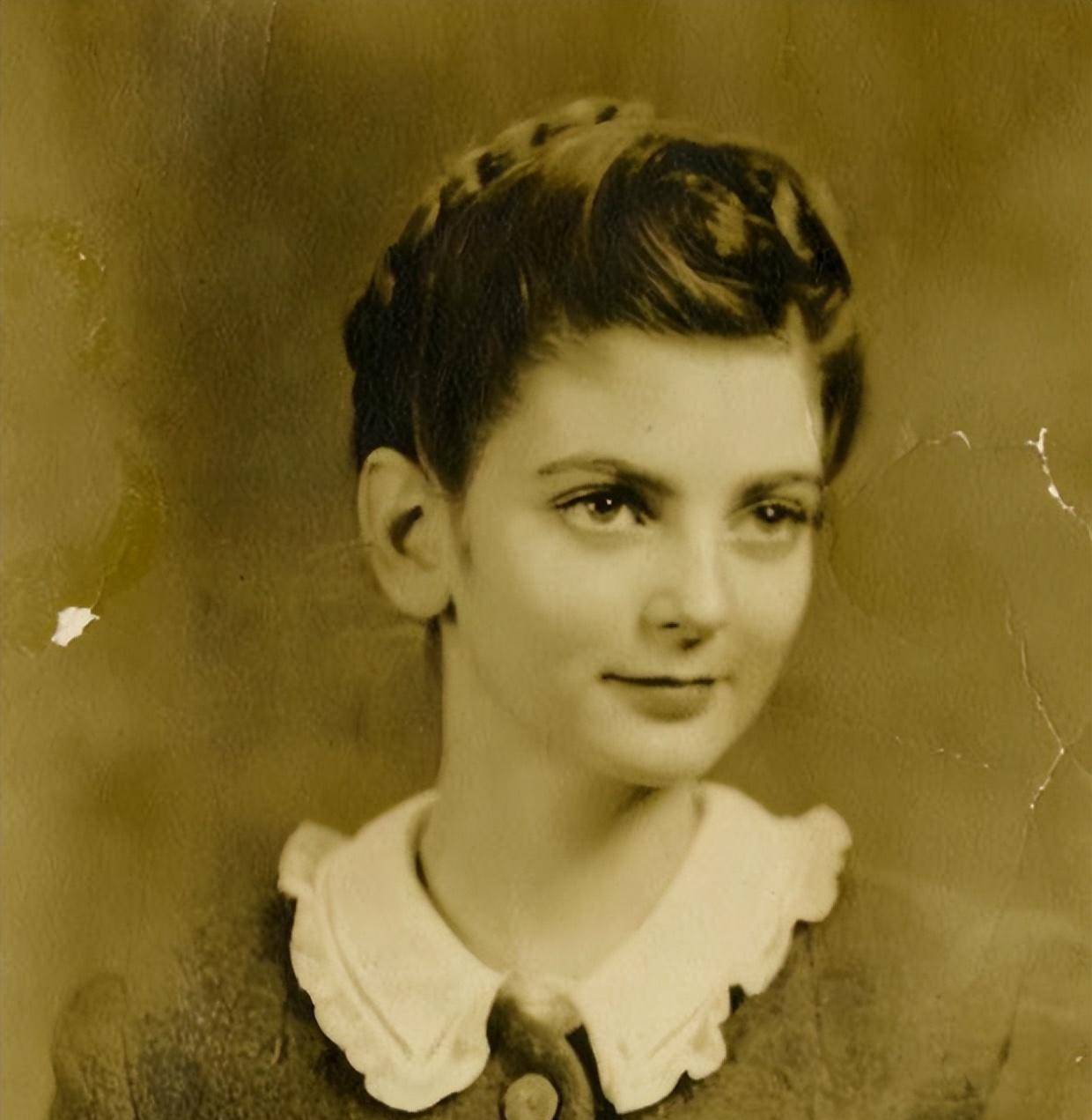 名模卡门:91岁赤身裹白床单,大长腿迷人,自嘲拥有"死亡之吻"_生活