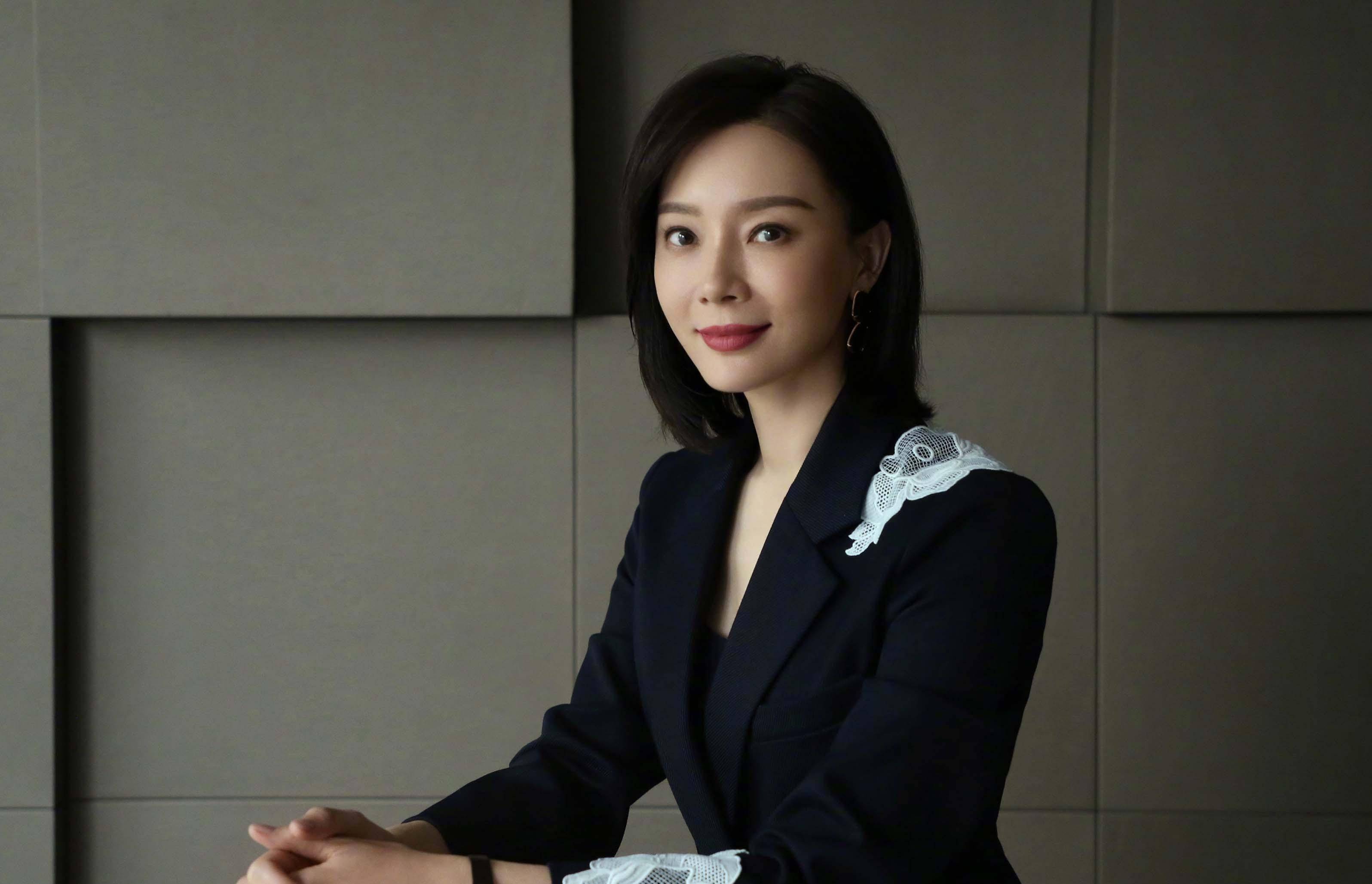 虽然陈数在娱乐圈混得风生水起,但是人们很少知道她"背后的男人"是谁.