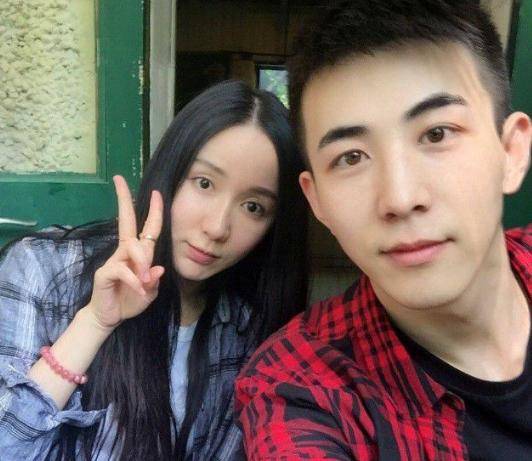 8,张睿李若嘉.但她们都很低调,每日幽会,有时候会出现互动交流.