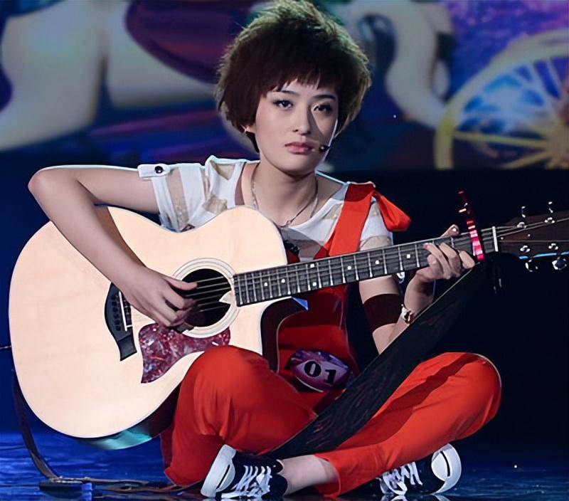 曾轶可获得了那届快乐女声的全国第9名,唱片制作人沈黎晖则力挺她创作