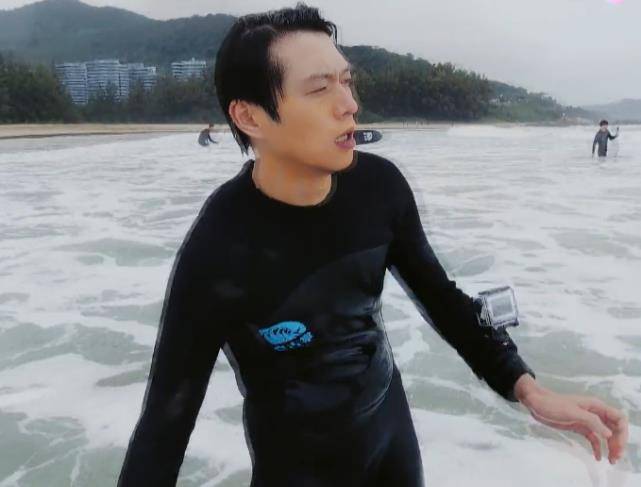 同样穿冲浪服,魏大勋阳光,丁子高健硕,看到杜江,羡慕霍思燕_旅行_丈夫