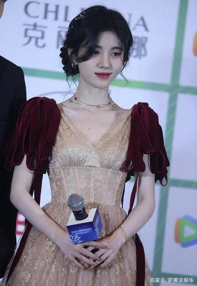 鞠婧祎造型再次封神,连发丝都做到了精致好看_设计_时尚_漂亮