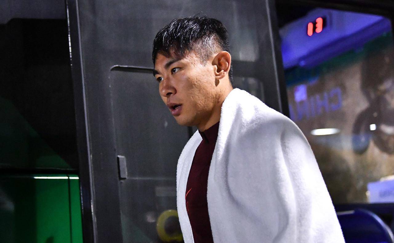 恒大8冠王功勋替于汉超求情,却引来网友质疑,大帅李铁同时躺工具_郜林