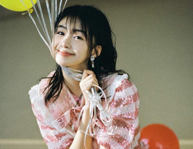 《她的小梨涡》是根据同名小说改编而成,讲述的是许呦和谢辞的爱情