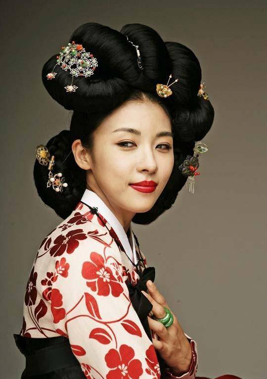 《茶母》《我可能不会爱你》《巧克力》《医疗船》这些优秀的作品