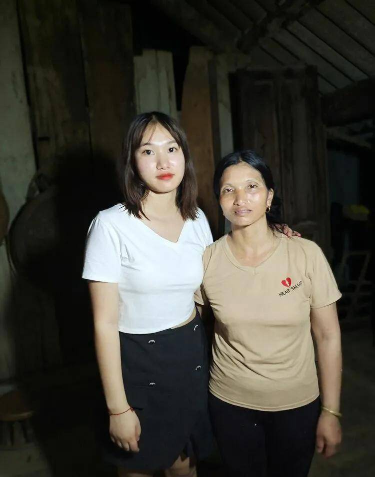 小金和妈妈重逢再次回到家乡,看着熟悉的田地,熟悉的