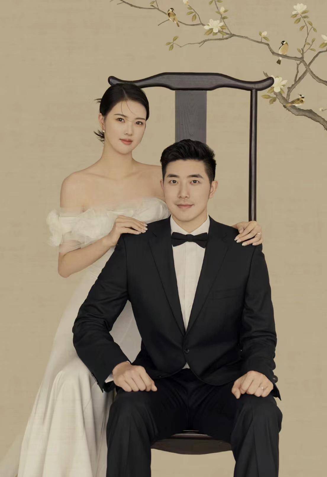"女排姑娘"大婚,婚纱造型温婉动人,新郎也不差_张常宁_礼服_婚礼