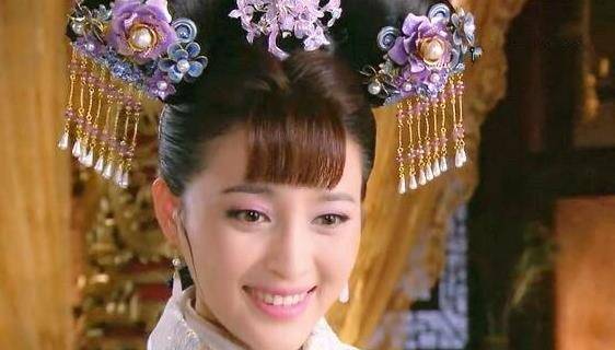 《深宫谍影》中,甘婷一人分饰两角扮演了柳涵香和以丹格格,然而,看剧