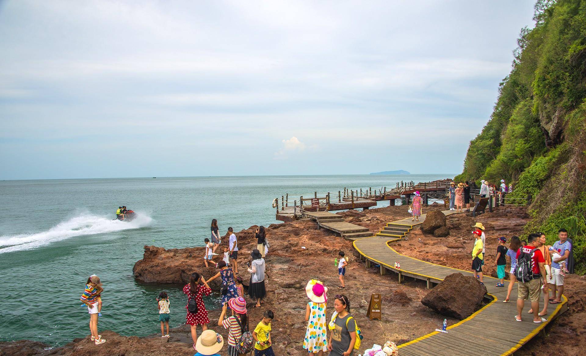 环游涠洲岛,2天1晚500元,这份攻略请收藏_海滩_滴水_北海