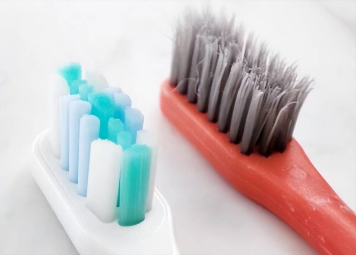 电动牙刷头需要更换吗（电动牙刷头多久换一次？刷博士告诉你这样更换刷头）