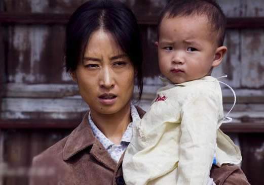 在《湄公河大案》中,她扮演大毒枭的情妇坎兰.