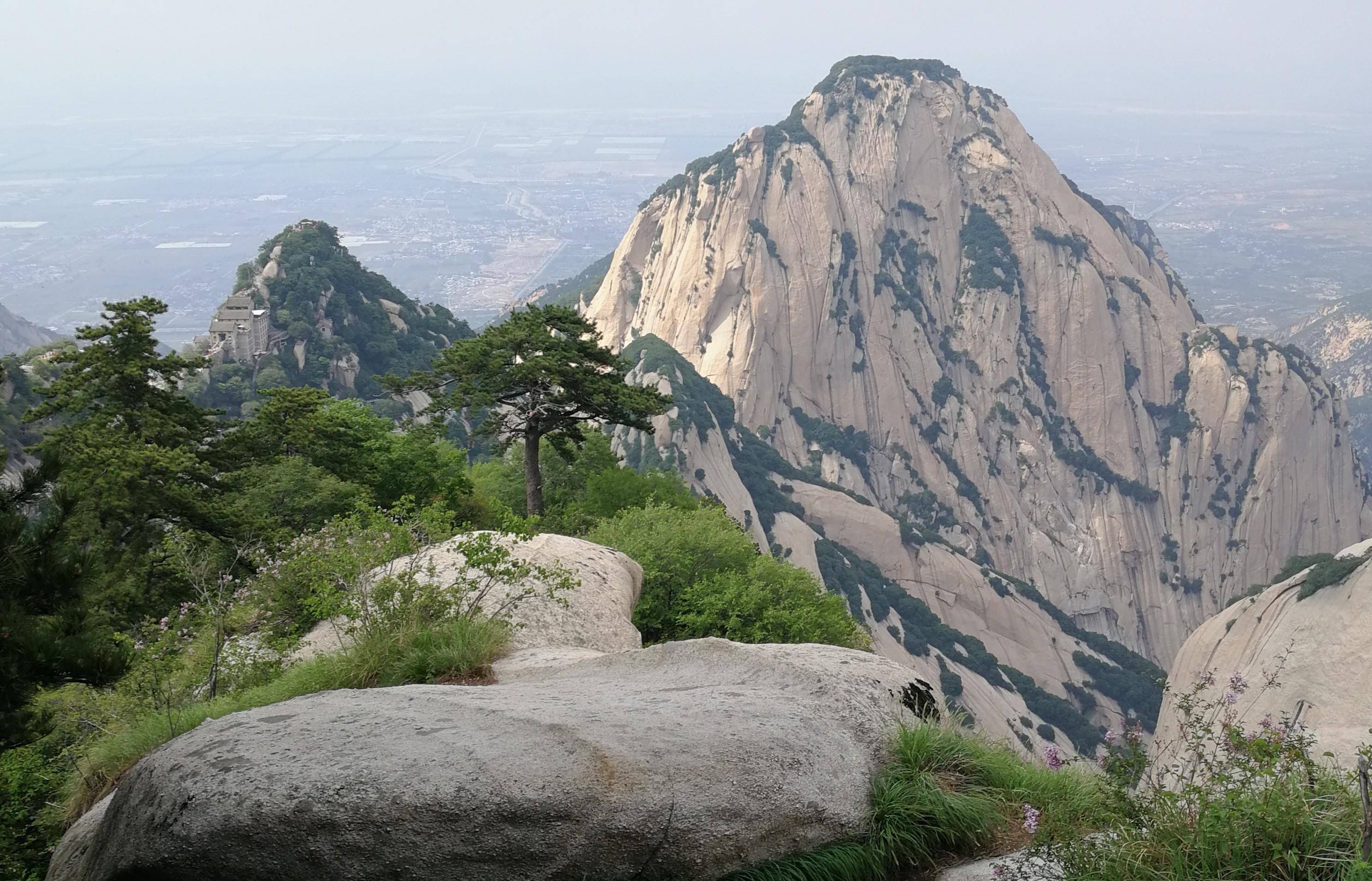 华山是我国第一批国家重点风景名胜区,国家aaaaa级旅游景区,全国重点