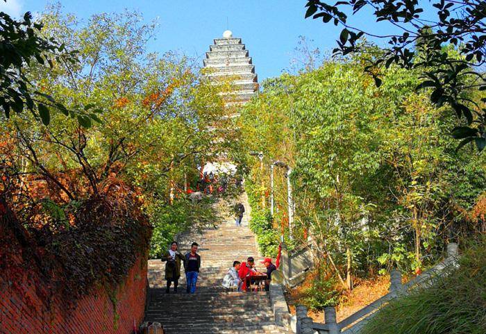 四川旅游:瞻仰川中庙宇中江白塔寺(图)