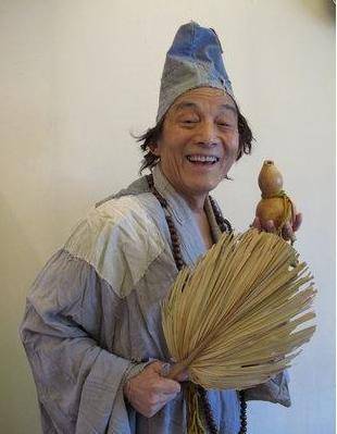 被下"去世通牒"的游本昌:死在舞台上,是一个演员的幸福_济公_父母