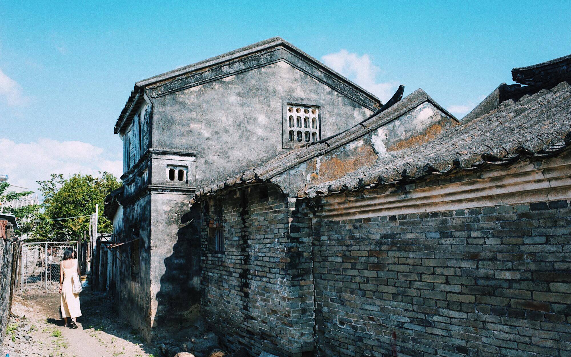 距今已有1000多年的历史,保存着大量富有特色的古民居建筑.