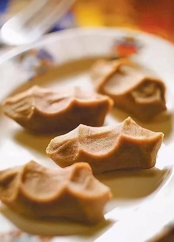 高原上行走的美食_糌粑_食用_茶水