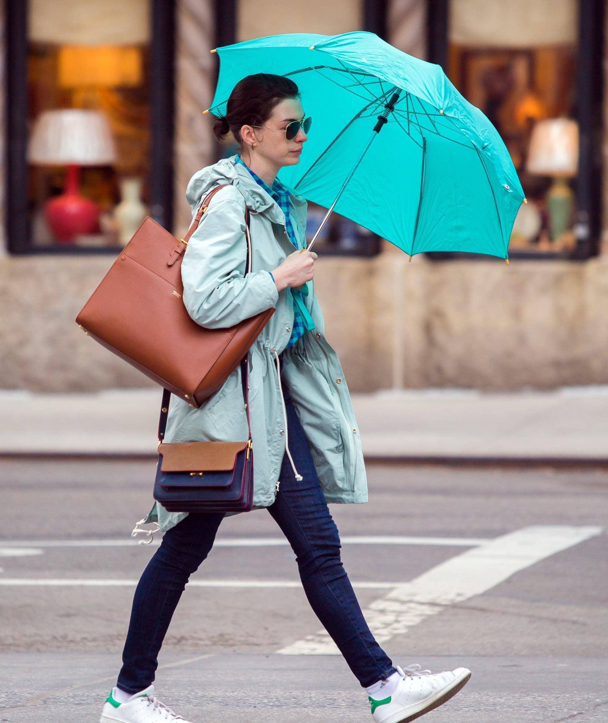 作为最会戴帽子的美国人,安妮更是把帽子运用得出神入化,为自己的搭配