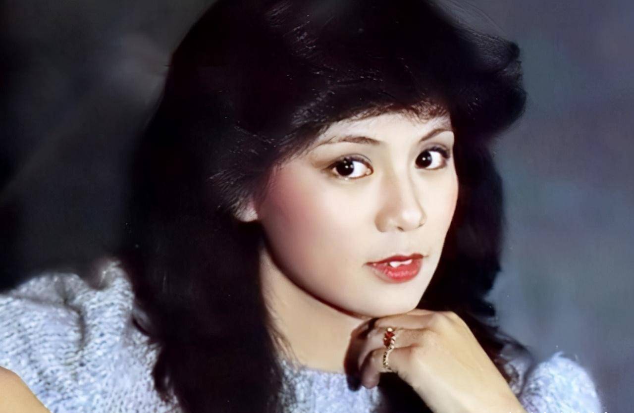 3位英年早逝的明星,其中有一位巨星的死因至今成谜_陈百强_翁美玲