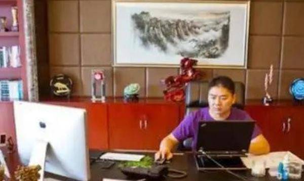 看完刘强东,马云的办公室,再看任正非办公室,差距一目了然!