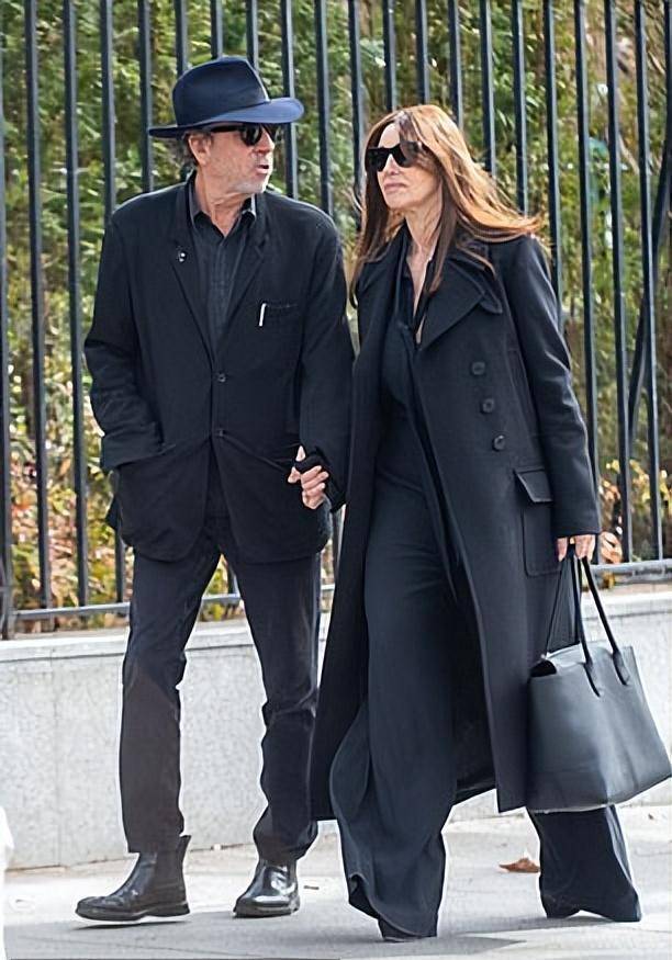 球花莫妮卡·贝鲁奇和蒂姆·波顿公开恋情,牵手约会羡煞旁人_蒂姆·