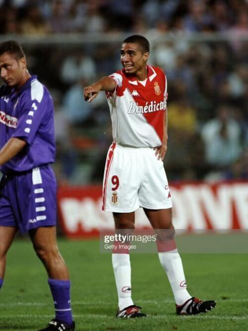 2000年2月26日,22岁的特雷泽盖步入婚姻殿堂.