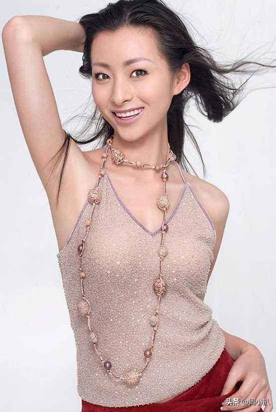 当年温嘉蓉控诉温兆伦带回家的新欢便是这个女子啦.