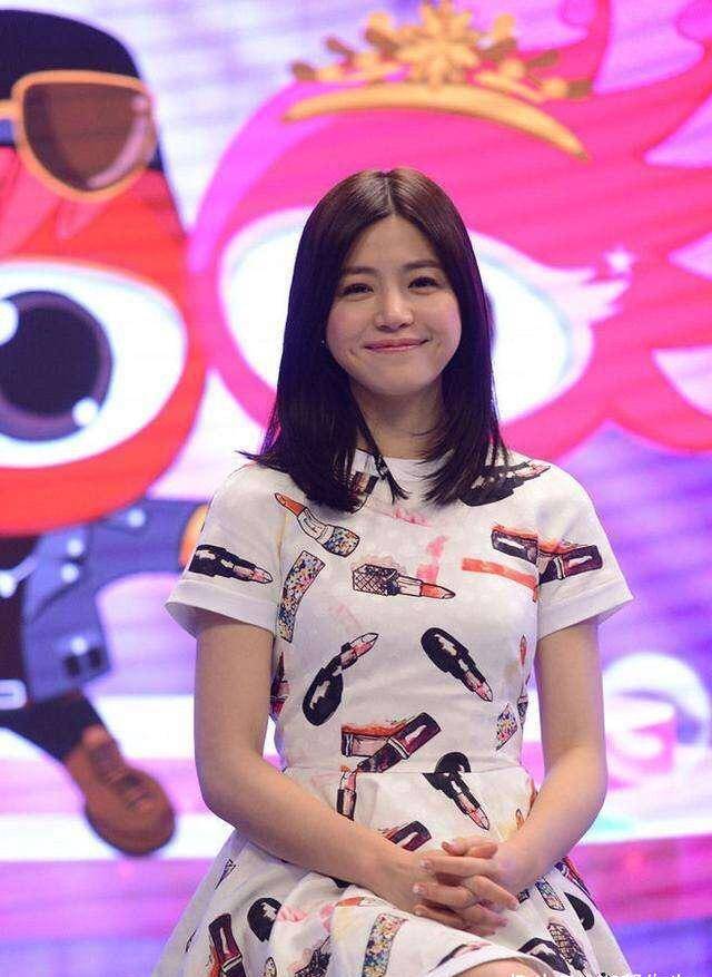 中分黑长直不光是对郭碧婷这样的长脸很不友好,对陈妍希这种圆脸也是"