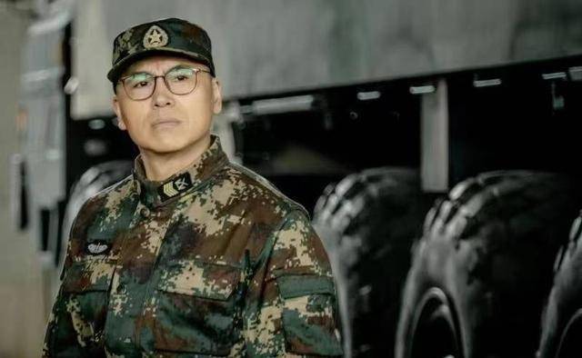 《号手就位》热播收视领跑"百变戏骨"淳于珊珊展军人魅力_电视剧_火箭