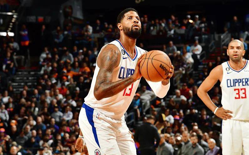 乔治出战40分钟,18投9中,其中三分球8投5中,罚球14投11中,空砍34分10