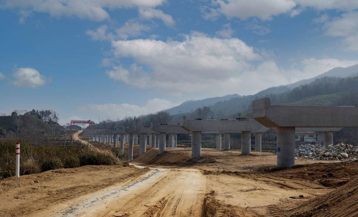 沿大别山高速明鸡项目:抢工时,赶进度,开局即冲刺,拼抢"开门红"_施工