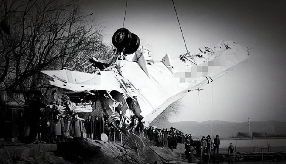 112人遇难的大连"5.7空难",南大硕士买7份保险,只为巨额赔偿_的飞机_