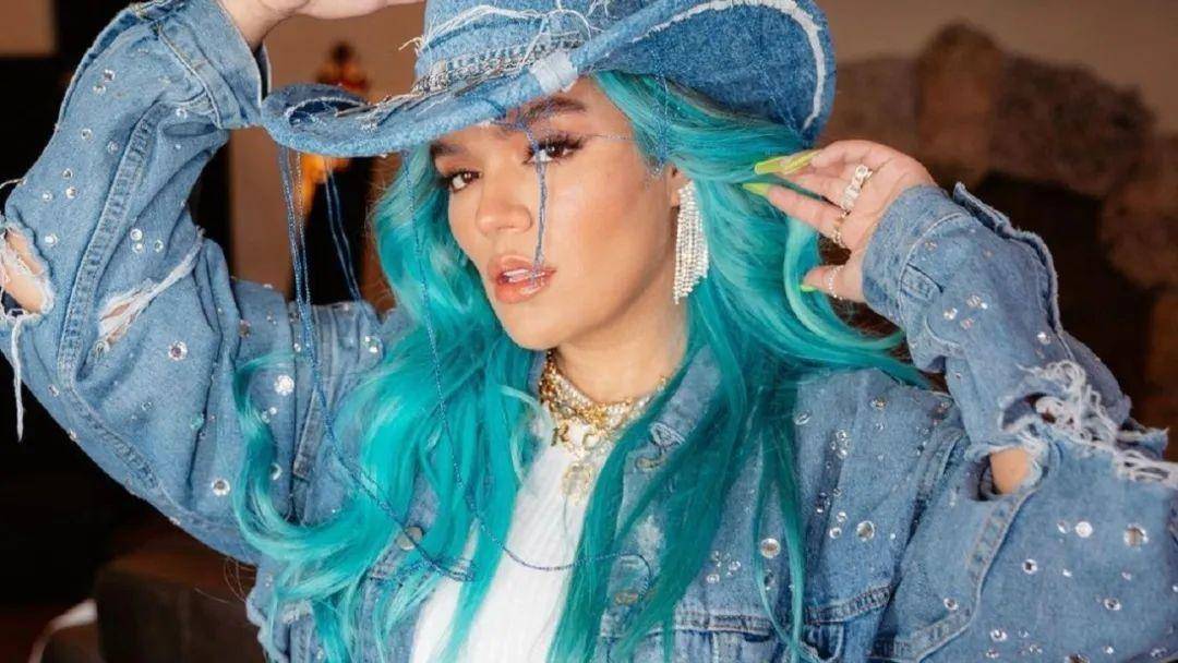 (歌手karol g)这是一首带有城市风格的主题,歌名"provenza"既指的是