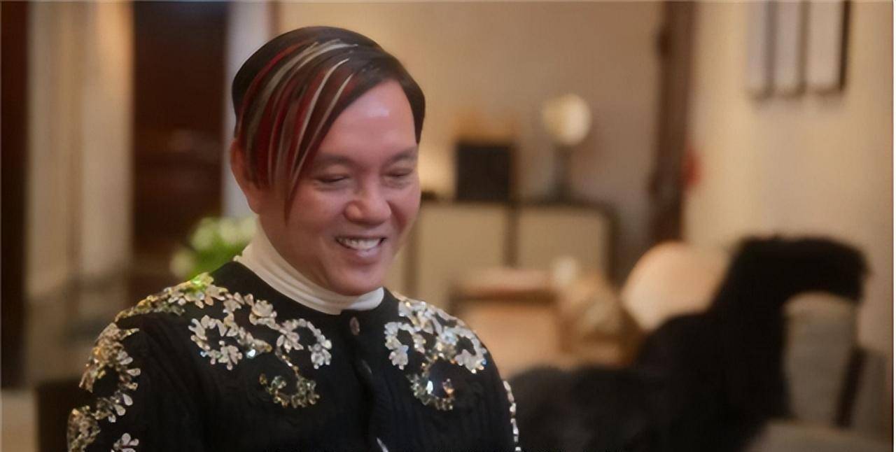 澳门又出现一个赌王,一口气买30台劳斯莱斯,还娶外国模特为妻_洪永