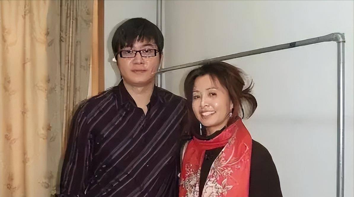 主持人赵川:一婚娶记者,二婚娶画家,三婚娶空姐,如今生活怎样_婚姻