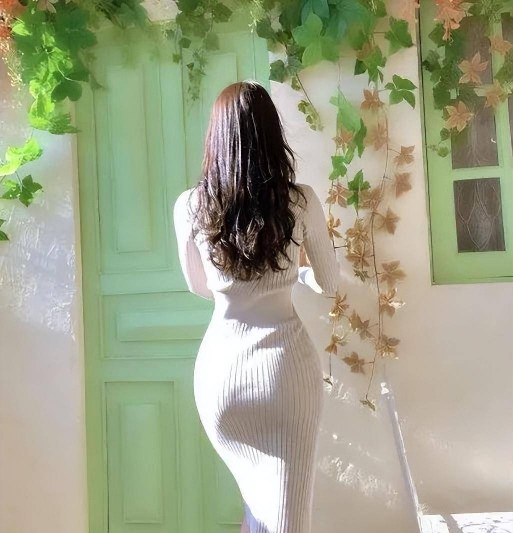 180cm翘臀小姐姐玩背影杀,看完多少人又可以了?_bora_健身_lee