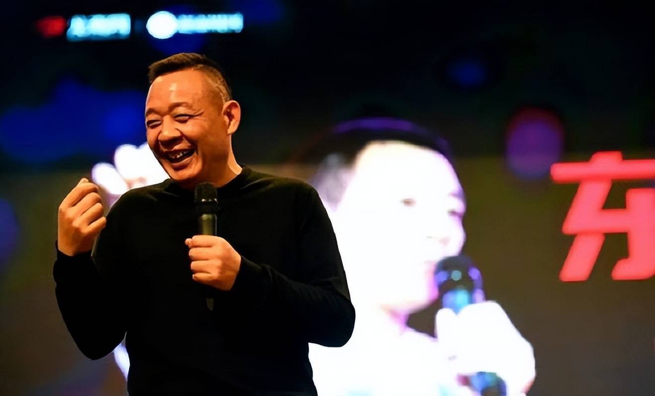 他就是雷军都赞扬是中国零售业神一般的存在——于东来我们会好奇是