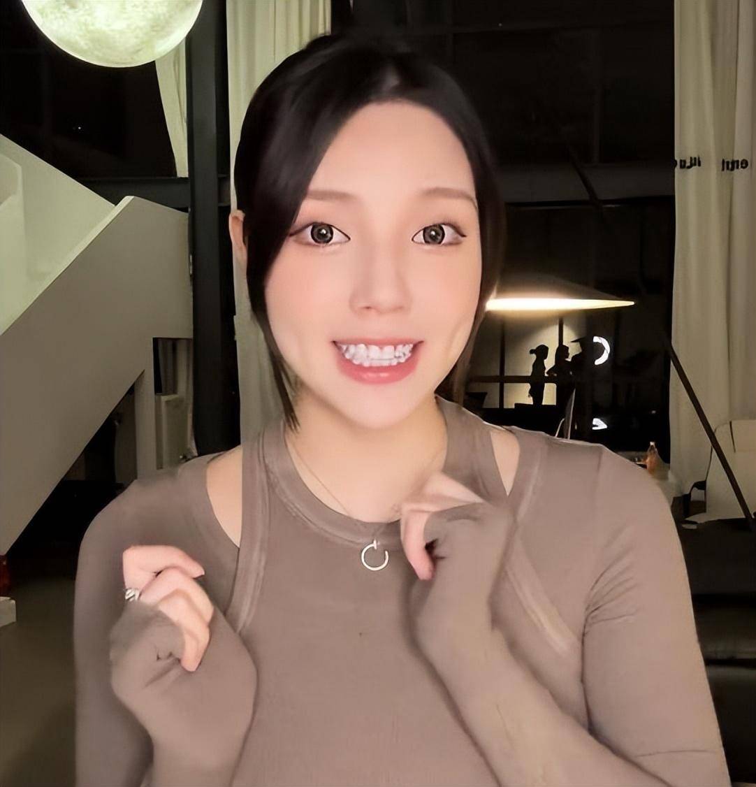 兜儿带女儿逛超市挺大肚抱娃不怕累吨吨被夸比小猪妹好看