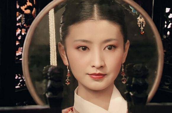 盘点古装美人对镜梳妆的,谁颜值最高_眼神_带着_房间