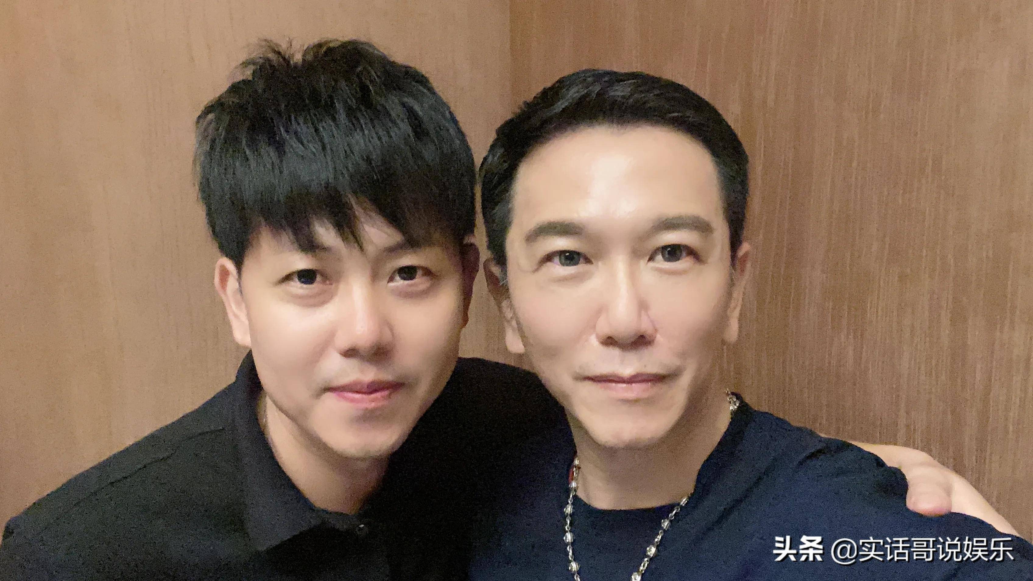 温兆伦不但把爱留给自己的妻子女儿,还把爱留给了音乐人许嘉文,这样有