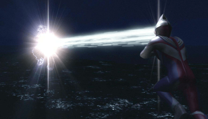 硬扛下了光线的伤害,而迪迦奥特曼则因为光线的缘故能量消耗的很大