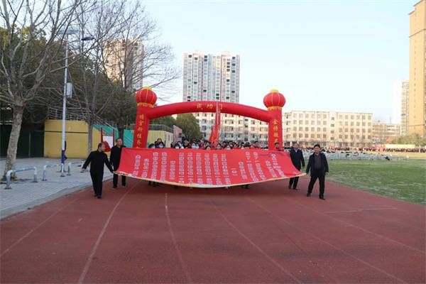 追光百日 劲向巅峰 | 平舆一高举行2023届高考百日冲刺誓师大会_高三